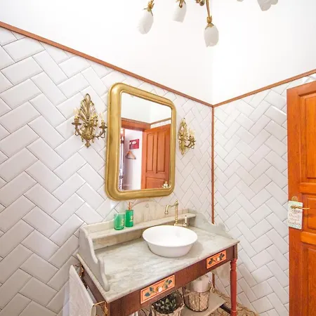 Aminta Oda ve Kahvaltı